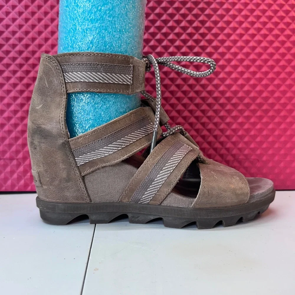 Boho Sorel Joanie II Lace Wedge Sandals Brown Leather Women Size 8 - Picture 1 of 11